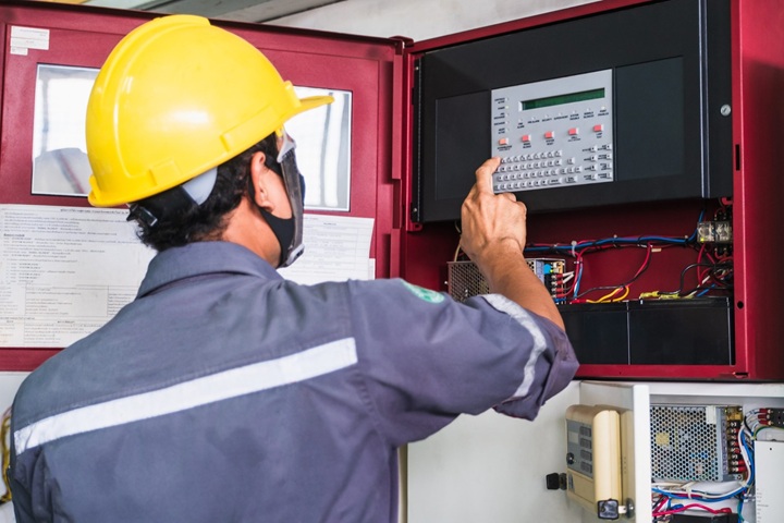 Tủ điều khiển là trung tâm quản lý và giám sát toàn bộ hệ thống PCCC trong công trình