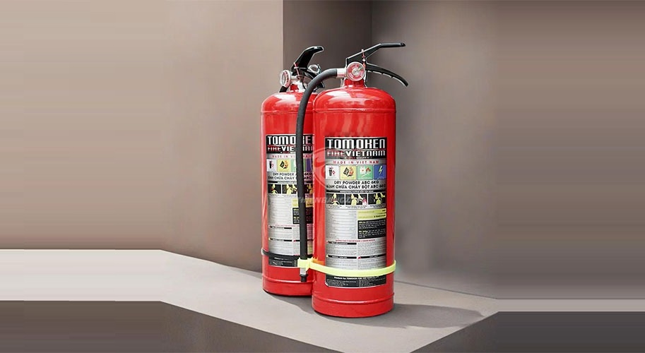 Bình chữa cháy bột là thiết bị PCCC phổ biến, dùng được trong nhiều tình huống nguy hiểm khác nhau