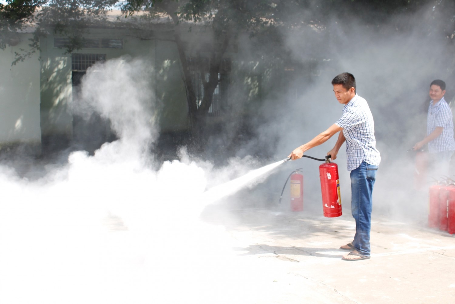 Thiết bị PCCC là những công cụ quan trọng trong việc ngăn ngừa và xử lý hỏa hoạn